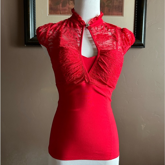Son Paises Tops - Red Lace Short Sleeve Top NWT